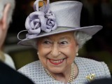Rainha Elizabeth II assistiu e aprovou a série “The Crown”, que fala sobre sua vida!